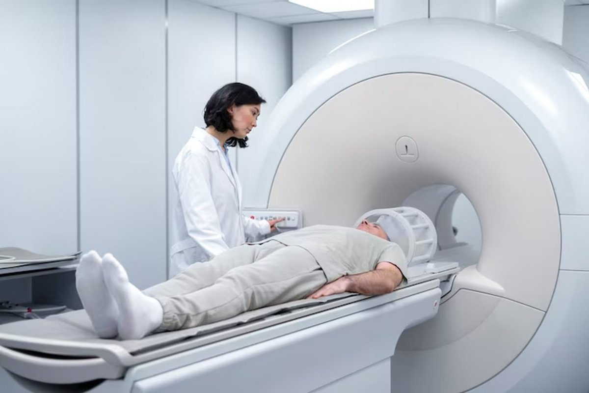 https://ru.freepik.com/free-photo/doctor-getting-patient-ready-ct-scan_25053910.htm#query=CT%20scan&position=11&from_view=search&track=ais