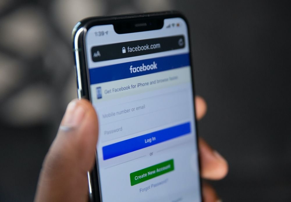 Facebook негативно влияет на психику молодых