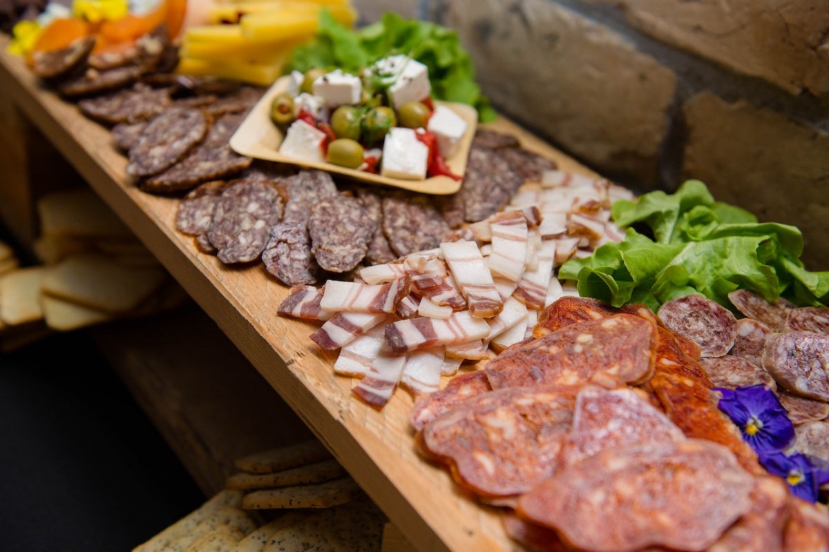 Любимые продукты, которые увеличивают реальный риск рака