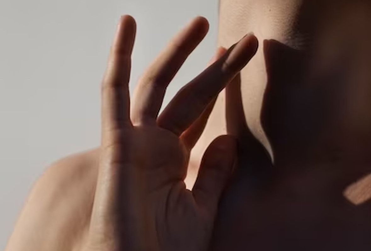 шея